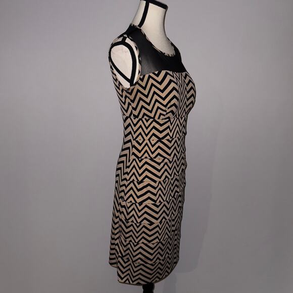 En focus Black & Beige Chevron Sleeveless Stretchy Knit Dress women’s size 8 - Picture 3 of 6